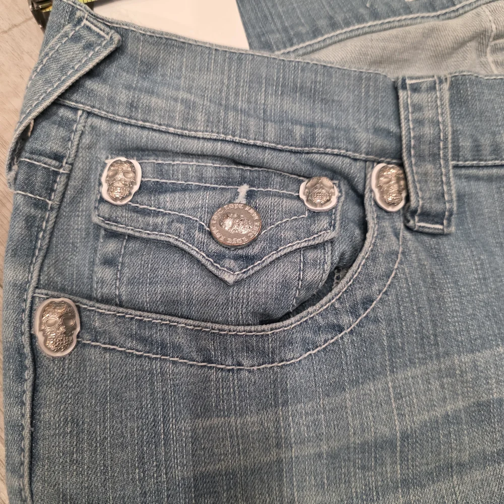 Laguna Beach Jean Co. Women’s Acid Wash Skull Studded Low Waist Straight Size 31 - Picture 10 of 15